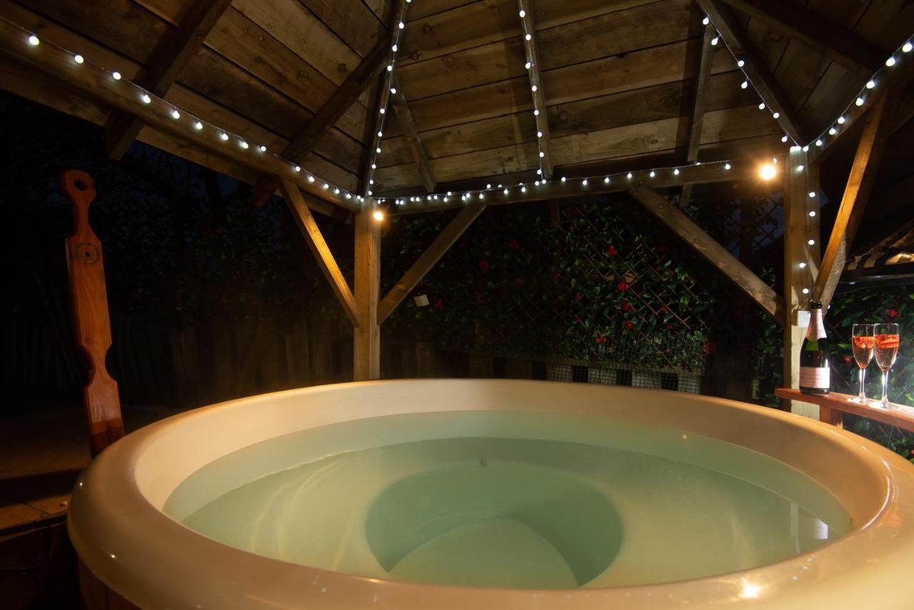 East Cottage * Wood Burning Hot Tub * Garden St Andrews Exteriör bild