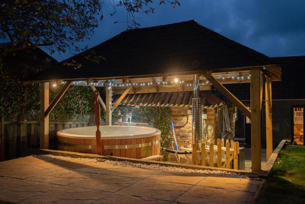 East Cottage * Wood Burning Hot Tub * Garden St Andrews Exteriör bild